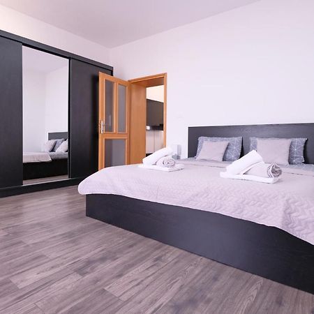 Apartment Klea - Cosy, Near City Center Pula Ngoại thất bức ảnh